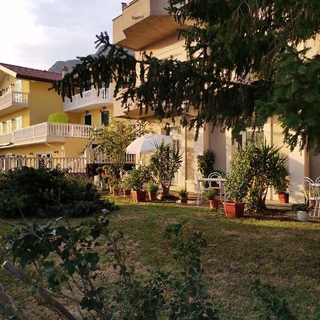 Apartments Sretna Gradac  Eksteriør bilde