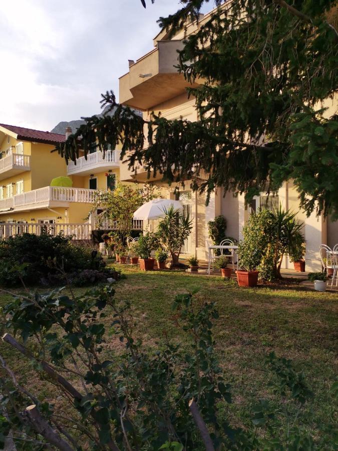 Apartments Sretna Gradac  Eksteriør bilde
