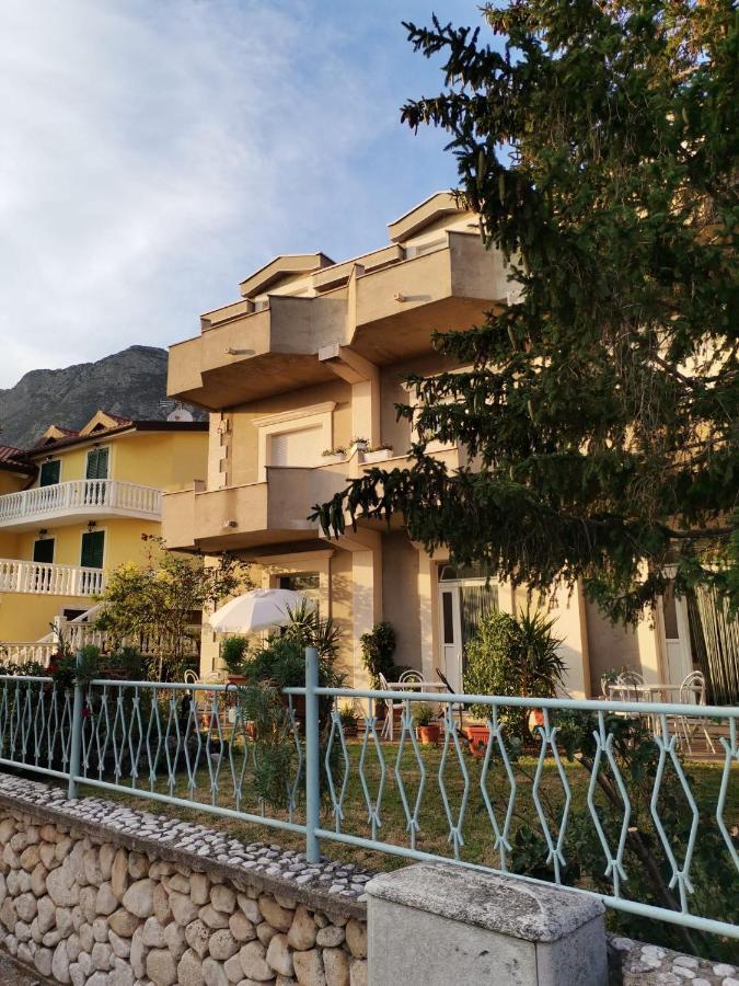 Apartments Sretna Gradac  Eksteriør bilde
