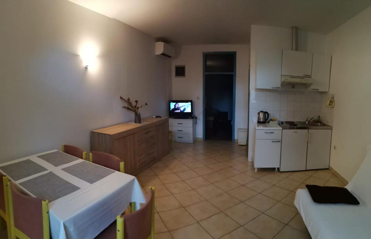 Apartments Sretna Gradac  Eksteriør bilde